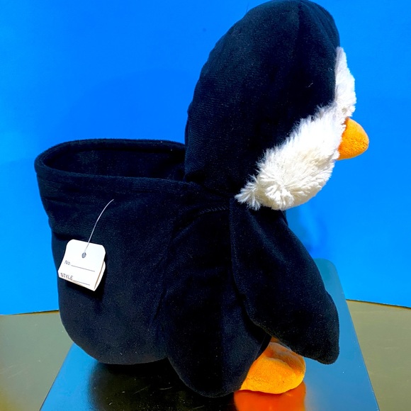 PENGUIN LAS VEGAS PLUSH WELCOME ICONIC SIGN EMBROIDERED POUCH ON HIS BACK SOFT - Picture 5 of 10